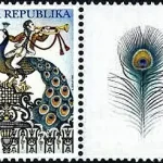 Brama z pawiem - znaczek z dodatkowymi przywieszkami do personalizacji