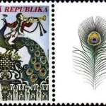 Brama z pawiem - znaczek z dodatkowymi przywieszkami do personalizacji