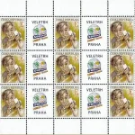 Dzieci ze znaczkami pocztowymi